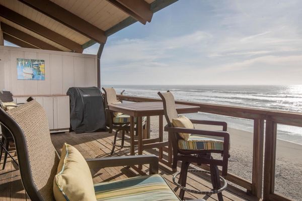 vacation rental condo patio with barbecue on La Selva Beach