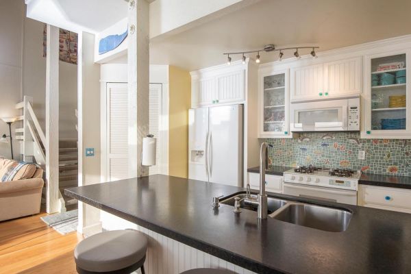 gourmet kitchen has all you need for vacation entertaining